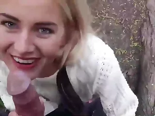 Killer blonde having fucky-fucky in the public park unsheathing her vag slot